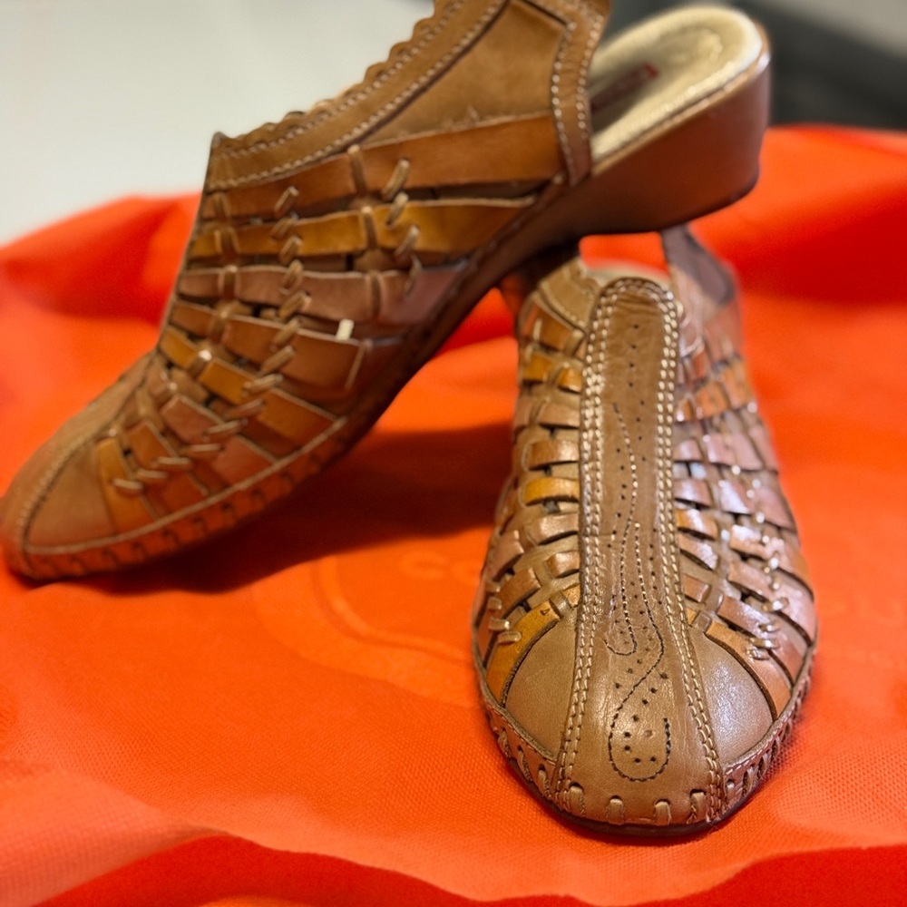 PIKOLINOS Brown Leather Mules with Woven Design